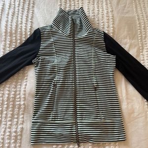 Lulu zip up